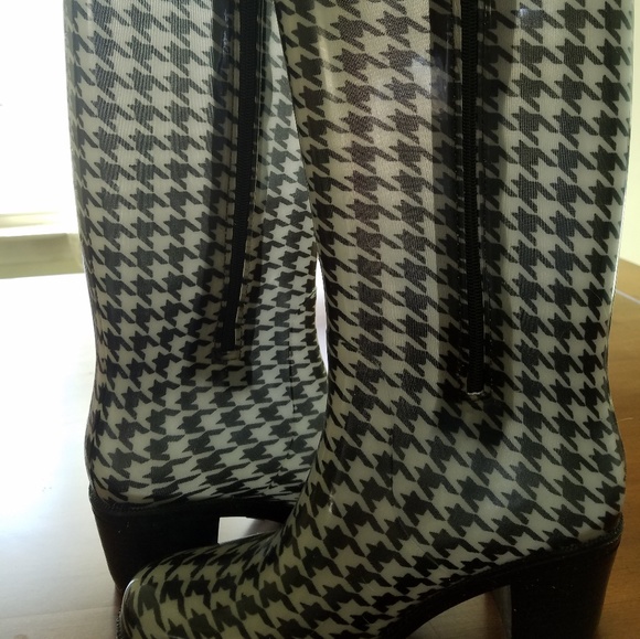 Boots - Picture 2 of 4